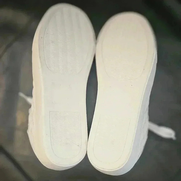 Soda White Quilted Laceup Platform Sporty Casual Shoe Sz 6 US - Picture 7 of 9